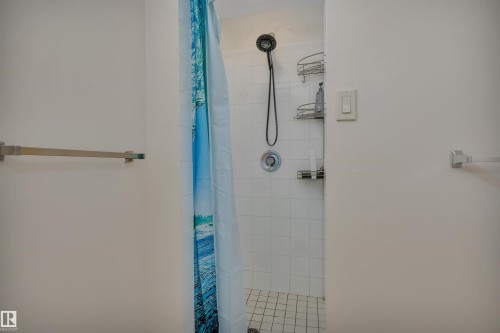 7414 183A Street, Edmonton, AB - Indoor Photo Showing Bathroom