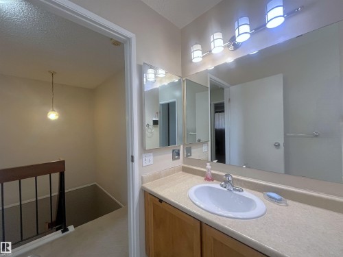 18160 96 Avenue, Edmonton, AB - Indoor Photo Showing Bathroom