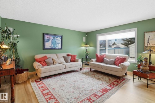 8311 11 Avenue, Edmonton, AB - Indoor Photo Showing Living Room