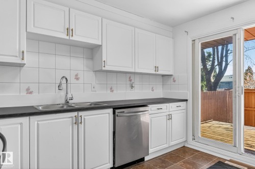 18625 66 Avenue, Edmonton, AB - Indoor Photo Showing Kitchen With Double Sink
