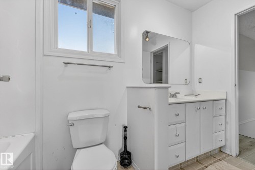 18625 66 Avenue, Edmonton, AB - Indoor Photo Showing Bathroom