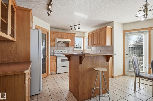 10331 156 Avenue, Edmonton, AB - Indoor Photo Showing Kitchen
