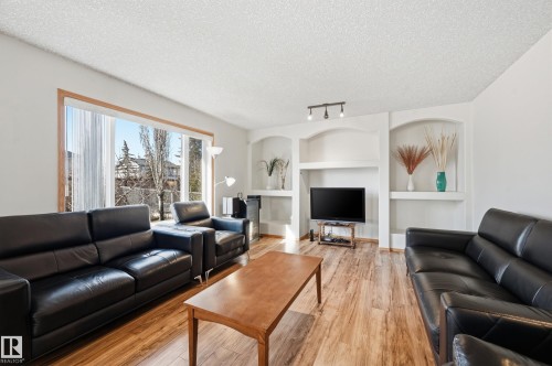 10331 156 Avenue, Edmonton, AB - Indoor Photo Showing Living Room