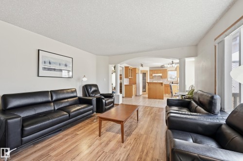 10331 156 Avenue, Edmonton, AB - Indoor Photo Showing Living Room