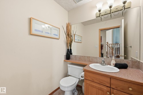 10331 156 Avenue, Edmonton, AB - Indoor Photo Showing Bathroom
