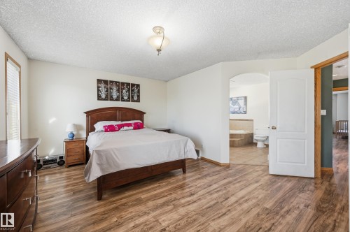 10331 156 Avenue, Edmonton, AB - Indoor Photo Showing Bedroom