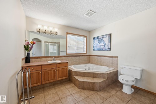 10331 156 Avenue, Edmonton, AB - Indoor Photo Showing Bathroom