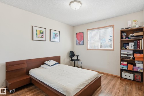 10331 156 Avenue, Edmonton, AB - Indoor Photo Showing Bedroom