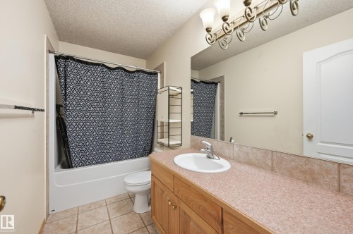 10331 156 Avenue, Edmonton, AB - Indoor Photo Showing Bathroom