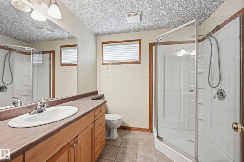 10331 156 Avenue, Edmonton, AB - Indoor Photo Showing Bathroom