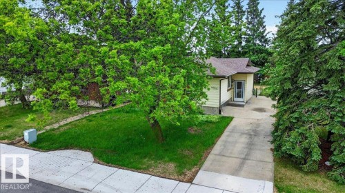 9915 173 Avenue, Edmonton, AB 