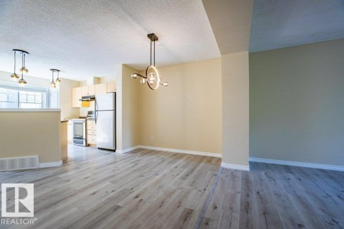 41 8304 11 Avenue, Edmonton, AB - Indoor Photo Showing Other Room