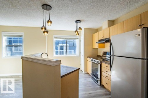 41 8304 11 Avenue, Edmonton, AB - Indoor Photo Showing Kitchen