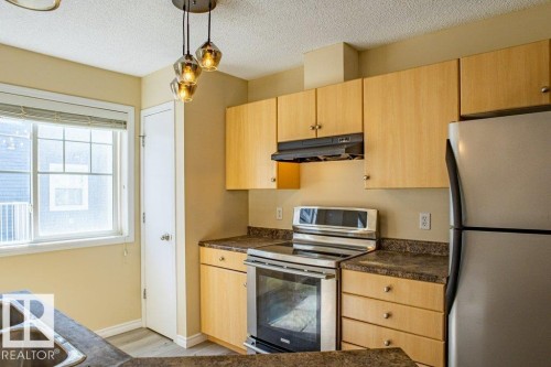 41 8304 11 Avenue, Edmonton, AB - Indoor Photo Showing Kitchen