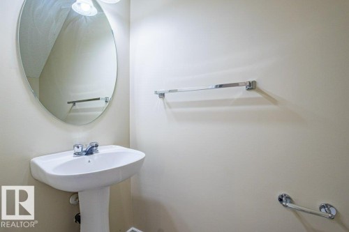 Main floor 2 piece bathroom - 41 8304 11 Avenue, Edmonton, AB - Indoor Photo Showing Bathroom