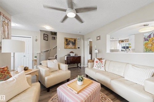 5432 203 Street, Edmonton, AB - Indoor Photo Showing Living Room
