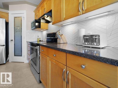 1476 Mcmillian Way, Edmonton, AB - Indoor Photo Showing Kitchen