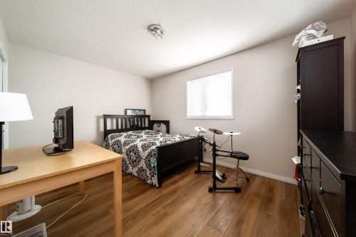 Bedroom featuring wood-finish flooring, a window with blinds, and neutral wall paint - 1205 Ormsby Lane, Edmonton, AB - Indoor Photo Showing Bedroom