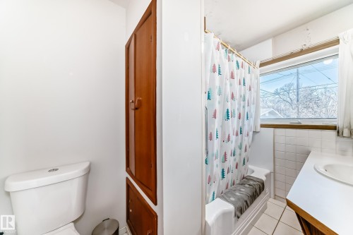 12106 48 Street, Edmonton, AB - Indoor Photo Showing Bathroom