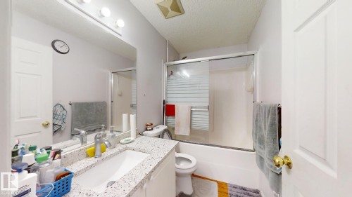 3023 31 Avenue, Edmonton, AB - Indoor Photo Showing Bathroom