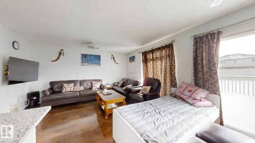 3023 31 Avenue, Edmonton, AB - Indoor Photo Showing Living Room