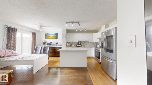 3023 31 Avenue, Edmonton, AB - Indoor Photo Showing Kitchen With Stainless Steel Kitchen