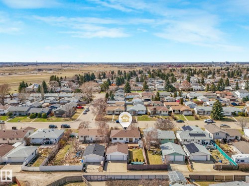 Residential property situated within a developed neighborhood, featuring a detached single-family home with an accompanying detached garage - 1027 77 Street, Edmonton, AB - Outdoor With View