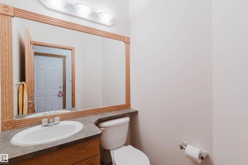 8608 160A Avenue, Edmonton, AB - Indoor Photo Showing Bathroom