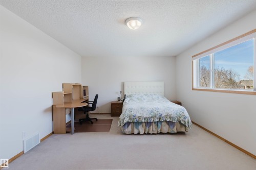 8608 160A Avenue, Edmonton, AB - Indoor Photo Showing Bedroom