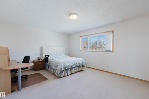 8608 160A Avenue, Edmonton, AB - Indoor Photo Showing Bedroom