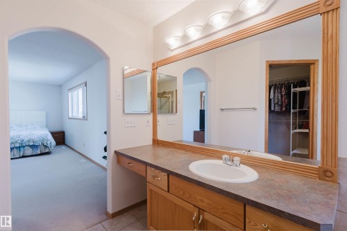 8608 160A Avenue, Edmonton, AB - Indoor Photo Showing Bathroom
