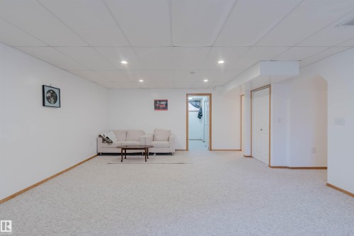 8608 160A Avenue, Edmonton, AB - Indoor Photo Showing Other Room