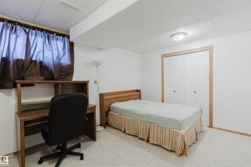 8608 160A Avenue, Edmonton, AB - Indoor Photo Showing Bedroom