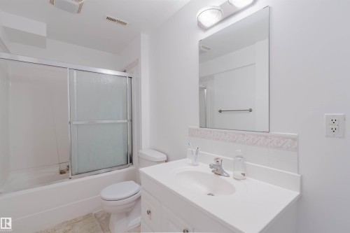8608 160A Avenue, Edmonton, AB - Indoor Photo Showing Bathroom