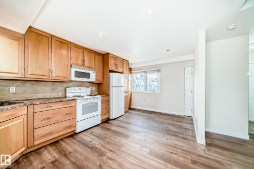 3139 109 Street, Edmonton, AB - Indoor Photo Showing Kitchen