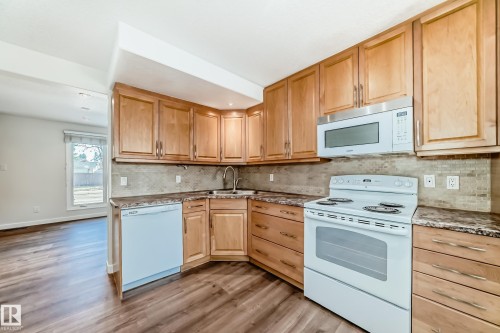 3139 109 Street, Edmonton, AB - Indoor Photo Showing Kitchen