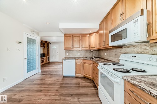 3139 109 Street, Edmonton, AB - Indoor Photo Showing Kitchen
