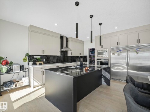 18204 90 Street, Edmonton, AB - Indoor Photo Showing Kitchen With Upgraded Kitchen