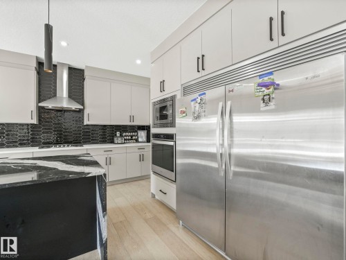 18204 90 Street, Edmonton, AB - Indoor Photo Showing Kitchen With Upgraded Kitchen