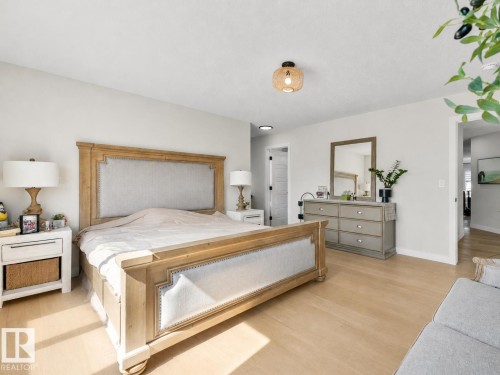 18204 90 Street, Edmonton, AB - Indoor Photo Showing Bedroom