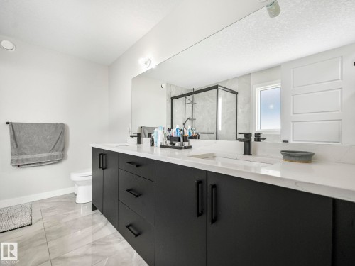 18204 90 Street, Edmonton, AB - Indoor Photo Showing Bathroom