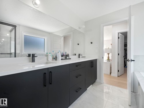 18204 90 Street, Edmonton, AB - Indoor Photo Showing Bathroom