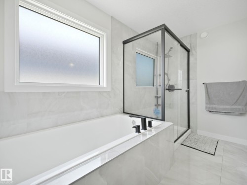 18204 90 Street, Edmonton, AB - Indoor Photo Showing Bathroom