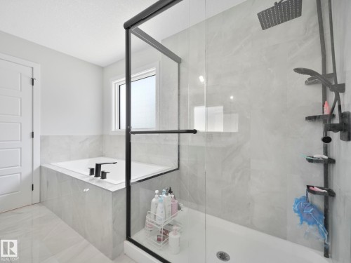 18204 90 Street, Edmonton, AB - Indoor Photo Showing Bathroom
