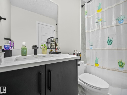 18204 90 Street, Edmonton, AB - Indoor Photo Showing Bathroom