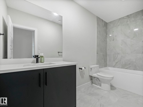 18204 90 Street, Edmonton, AB - Indoor Photo Showing Bathroom