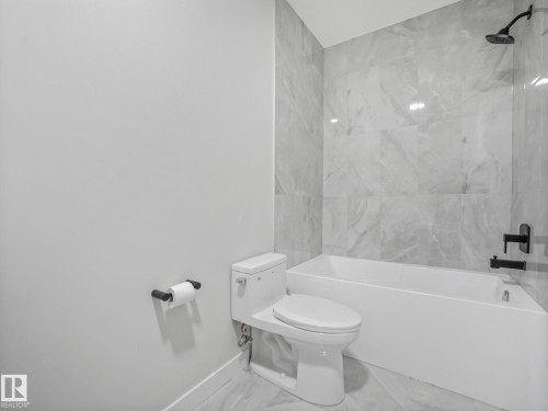 18204 90 Street, Edmonton, AB - Indoor Photo Showing Bathroom
