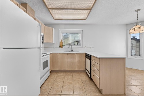 156 Oeming Road, Edmonton, AB - Indoor Photo Showing Kitchen