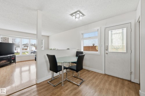 8305 157 Avenue, Edmonton, AB - Indoor Photo Showing Dining Room