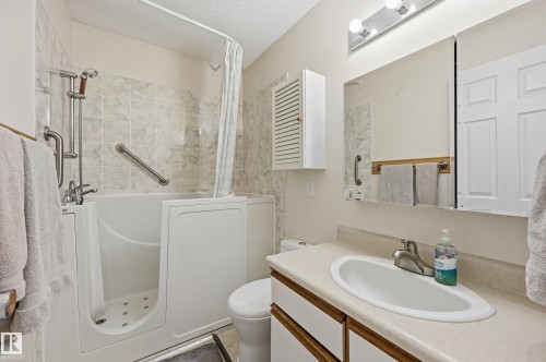 8305 157 Avenue, Edmonton, AB - Indoor Photo Showing Bathroom
